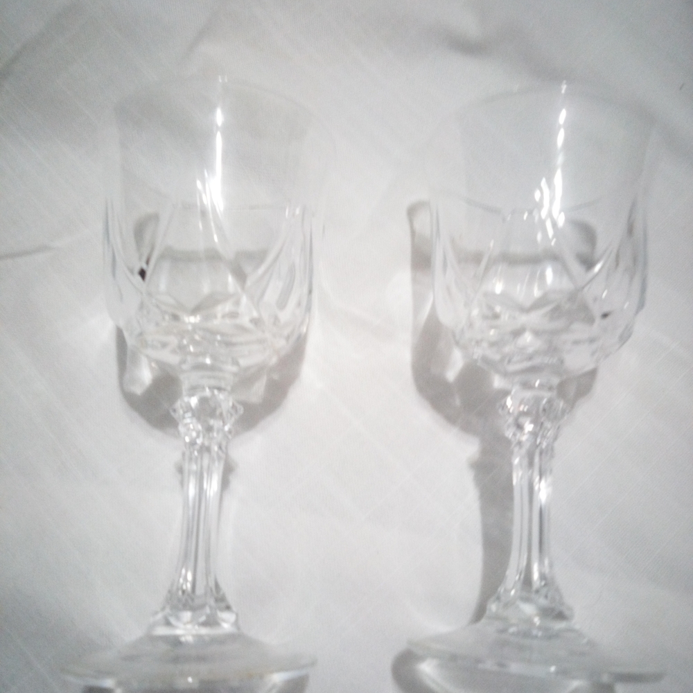 Elegant Crystal Wine Glass Set